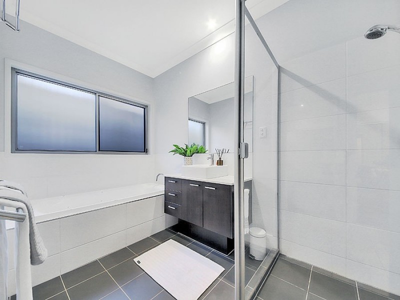 6 Thomson Place, Wakerley QLD 4154