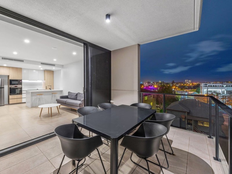 608/8 Zillah Street, Greenslopes QLD 4120