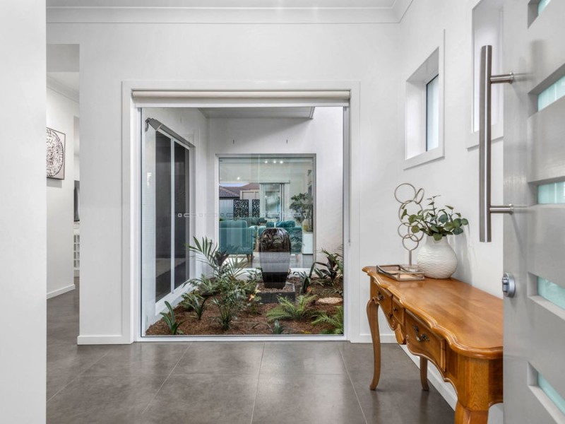 2 Foxwood Circuit, Wakerley QLD 4154