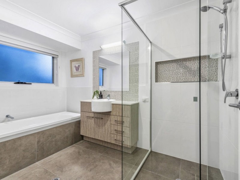 2 Foxwood Circuit, Wakerley QLD 4154