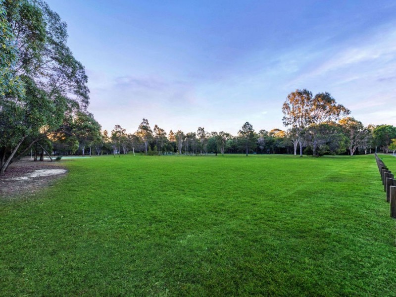 2 Foxwood Circuit, Wakerley QLD 4154