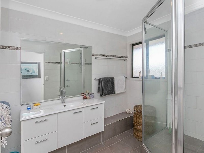 42 Luderick Street, Manly West QLD 4179