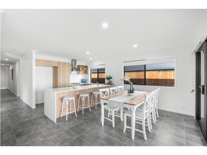 12 Violet Street, Wynnum QLD 4178