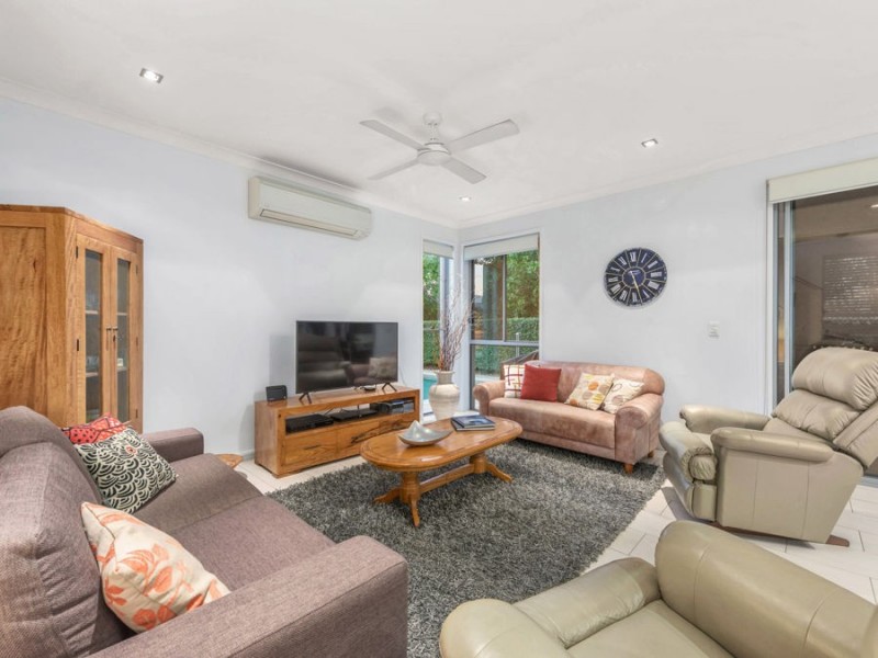 11 Margaret Crescent, Wakerley QLD 4154