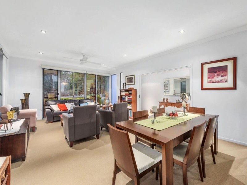 11 Margaret Crescent, Wakerley QLD 4154