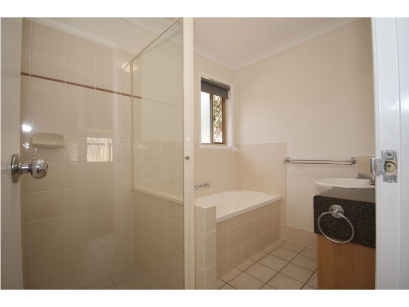 60 School Road, Wynnum West QLD 4178