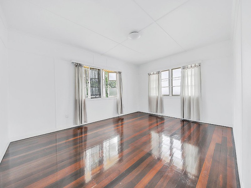 19 Berrimilla Street, Manly West QLD 4179