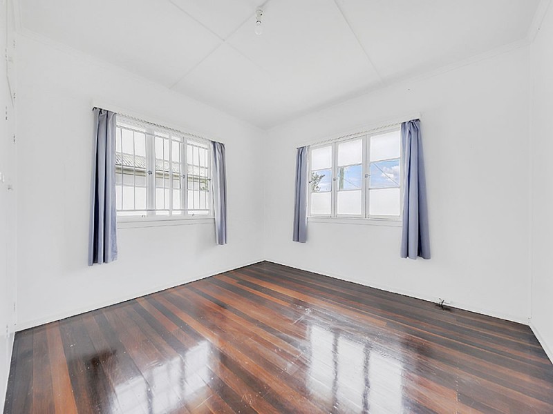 19 Berrimilla Street, Manly West QLD 4179