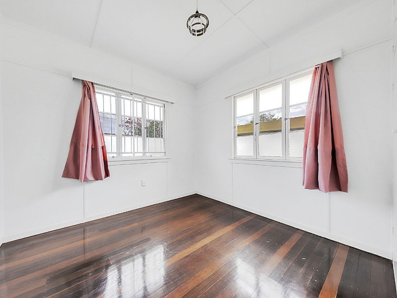 19 Berrimilla Street, Manly West QLD 4179