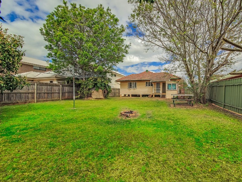 19 Berrimilla Street, Manly West QLD 4179