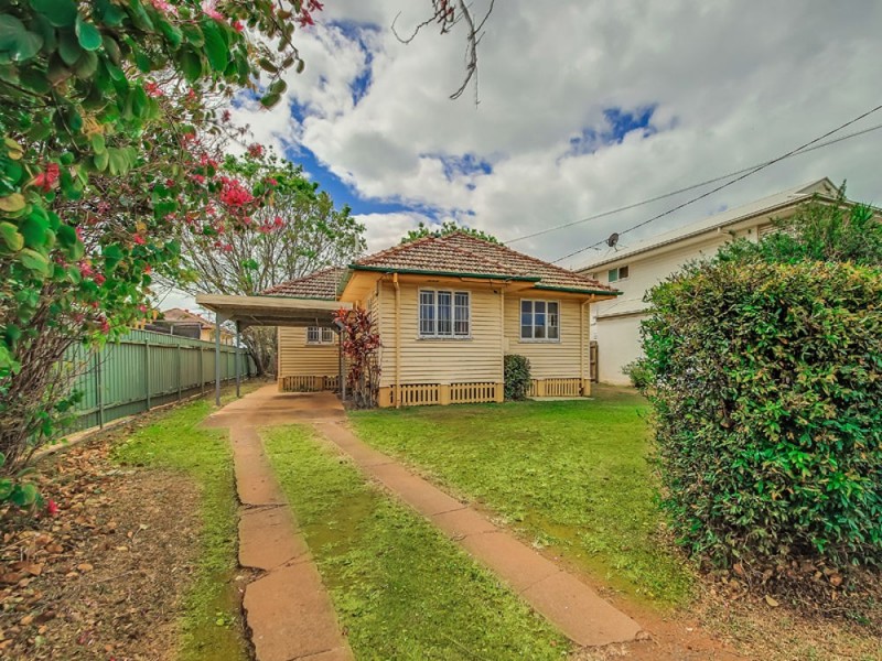 19 Berrimilla Street, Manly West QLD 4179