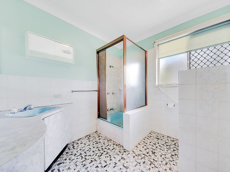 11 Yaringa Street, Manly West QLD 4179