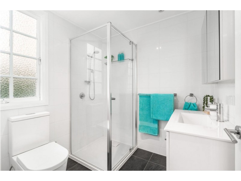 76 Clara Street, Wynnum QLD 4178