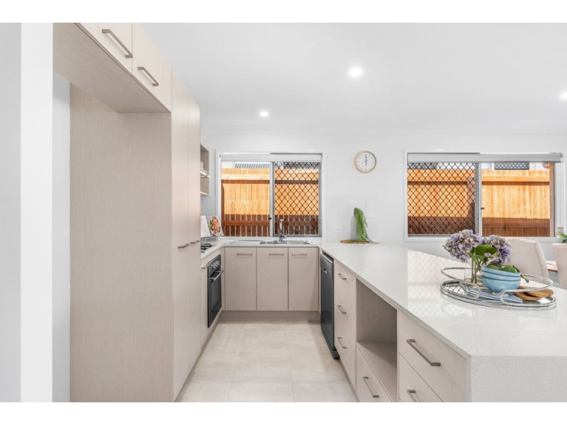 16 Radius Street, Wynnum QLD 4178