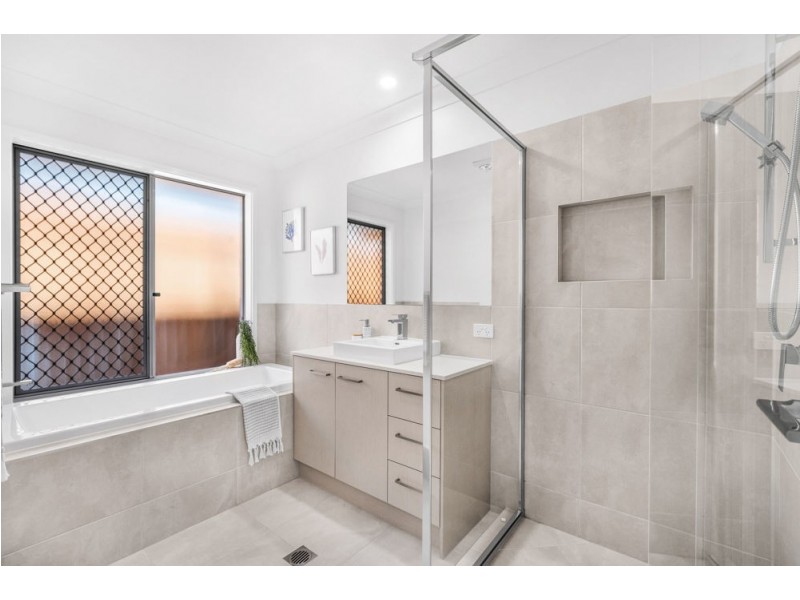 16 Radius Street, Wynnum QLD 4178