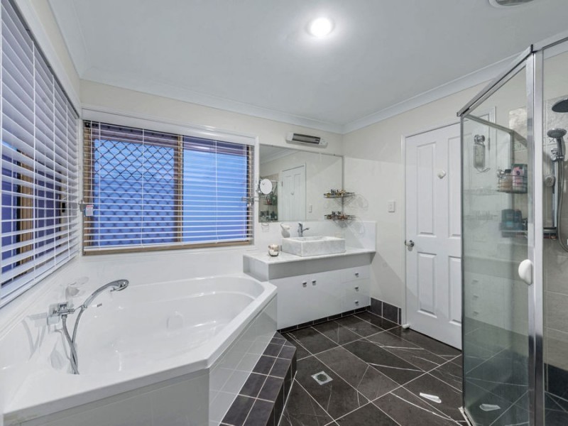 4 McCormack Place, Wakerley QLD 4154