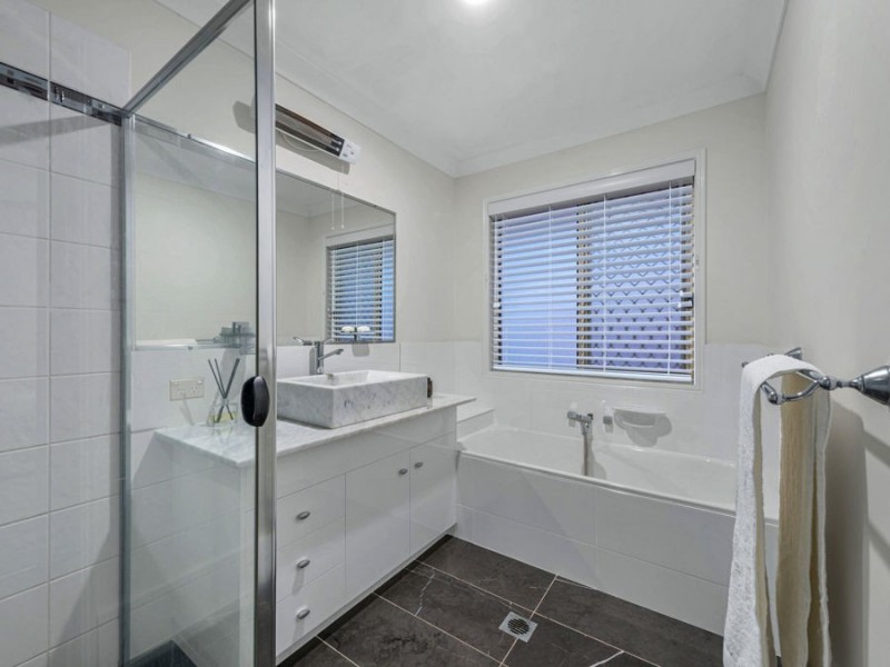 4 McCormack Place, Wakerley QLD 4154