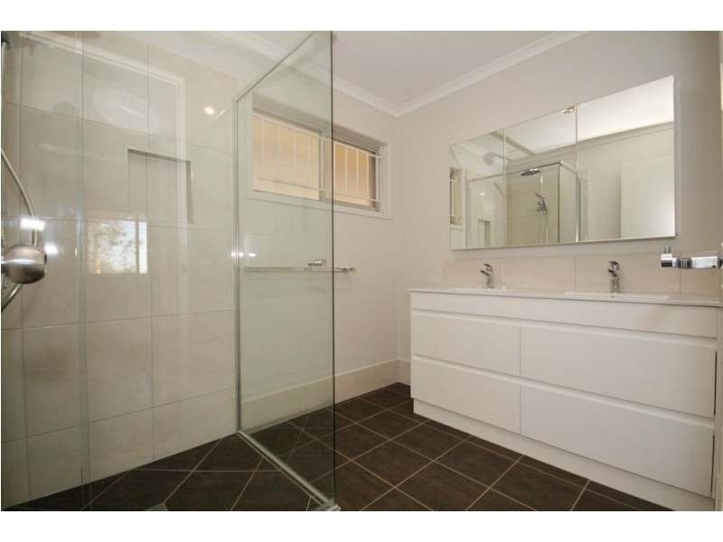 99 Ernest Street, Manly QLD 4179