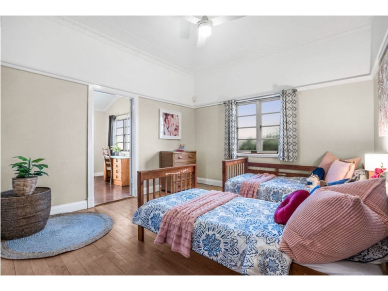 85 Sibley Road, Wynnum West QLD 4178