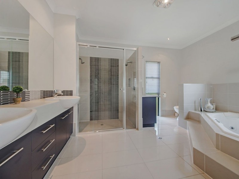 115 Raeburn St, Manly West QLD 4179