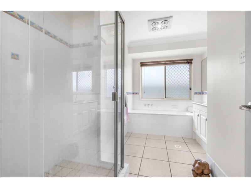 95 Gordon Crescent, Wakerley QLD 4154