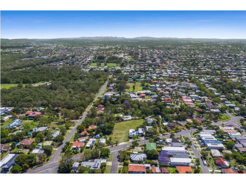 229 Whites Road, Lota QLD 4179