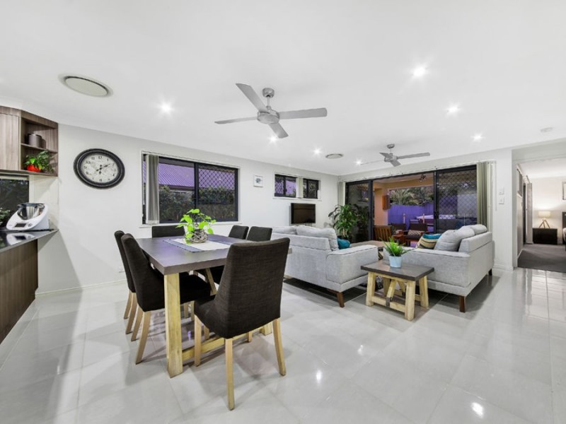 18 Saltburn Place, Wakerley QLD 4154