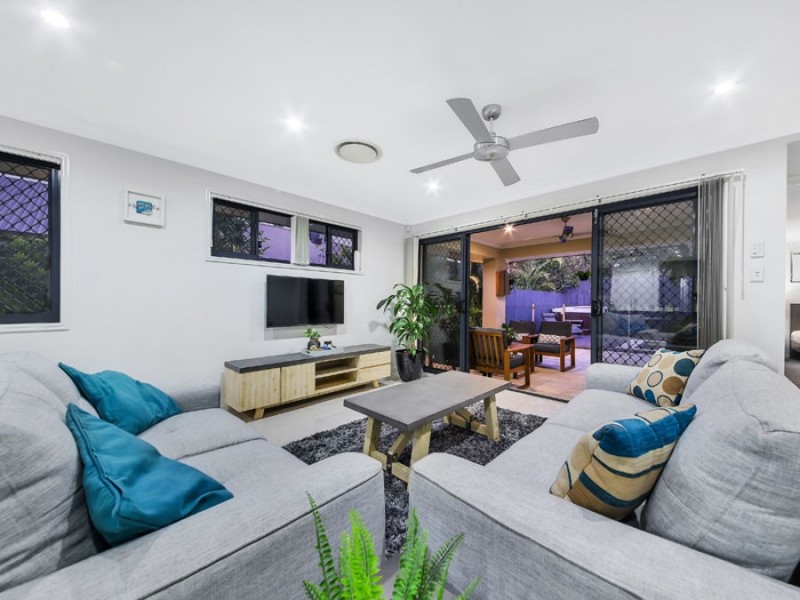 18 Saltburn Place, Wakerley QLD 4154