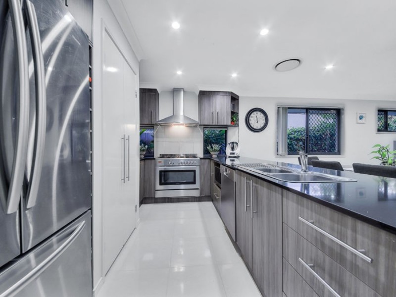 18 Saltburn Place, Wakerley QLD 4154