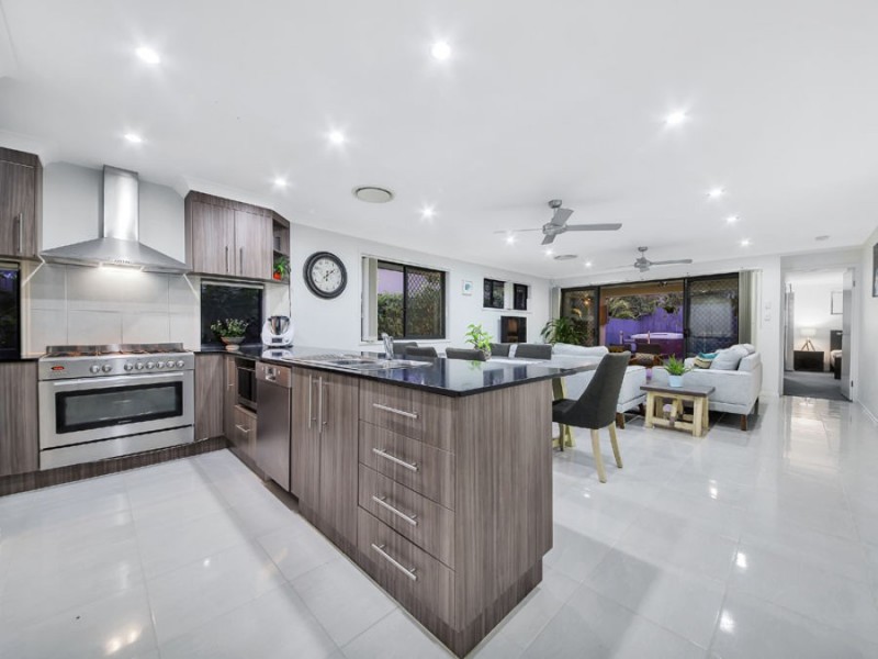 18 Saltburn Place, Wakerley QLD 4154