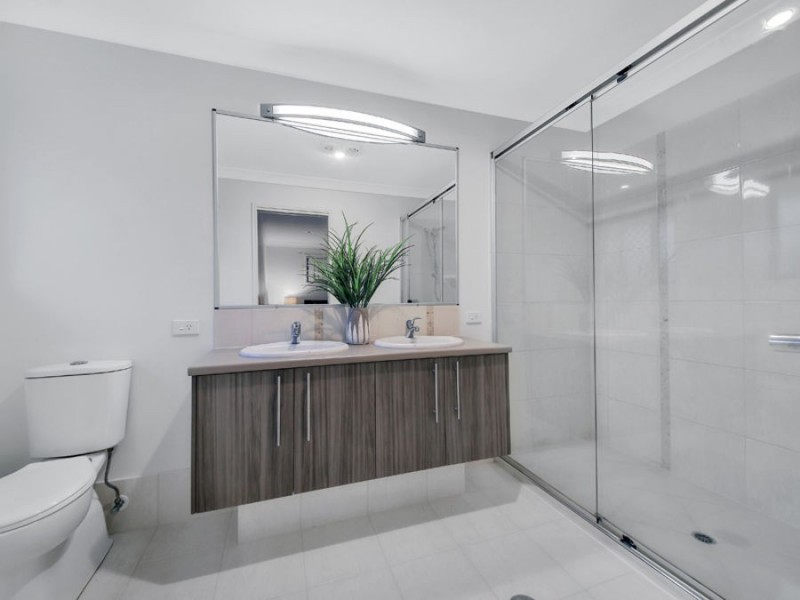 18 Saltburn Place, Wakerley QLD 4154