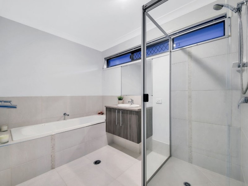 18 Saltburn Place, Wakerley QLD 4154