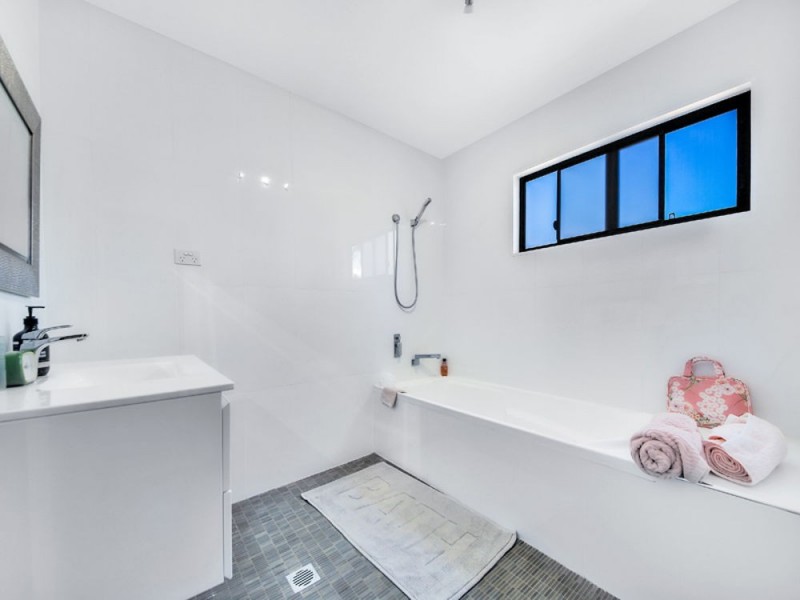 10 Tantani Street, Manly West QLD 4179