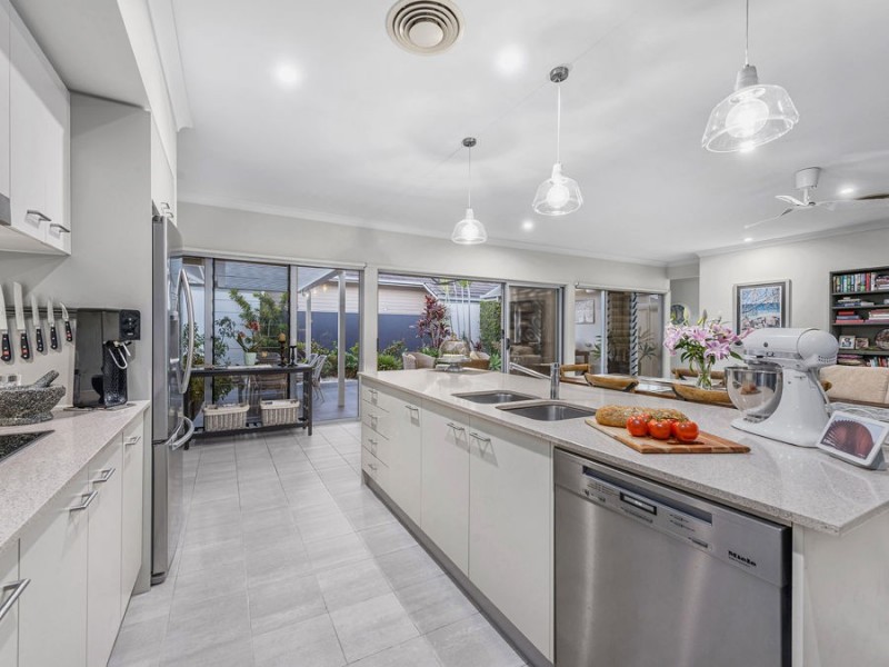 54 Mossvale Drive, Wakerley QLD 4154