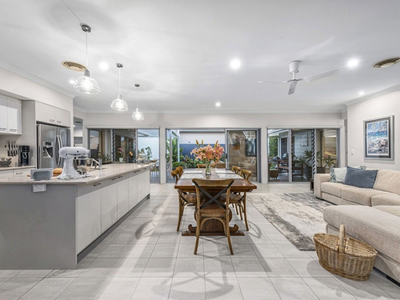 54 Mossvale Drive, Wakerley QLD 4154