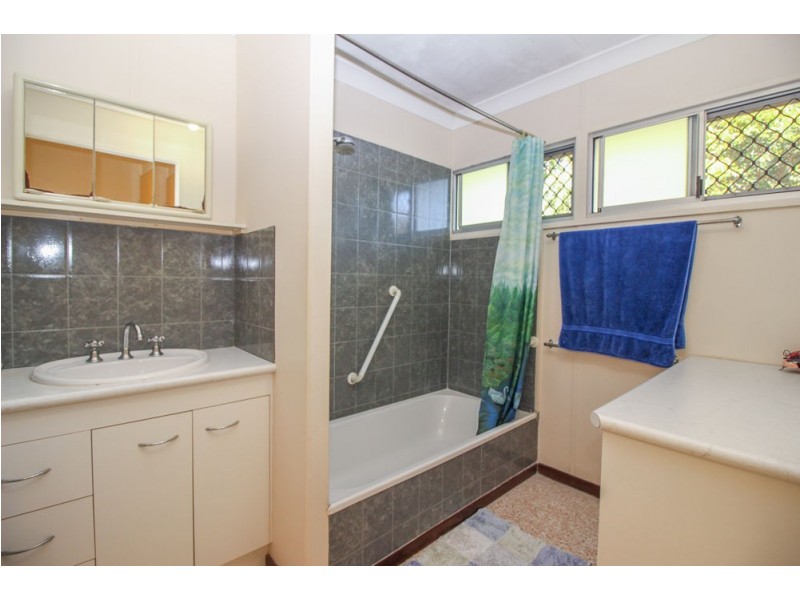 126 Cameron Pde, Wynnum QLD 4178