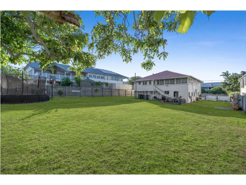 86 Walnut Street, Wynnum QLD 4178