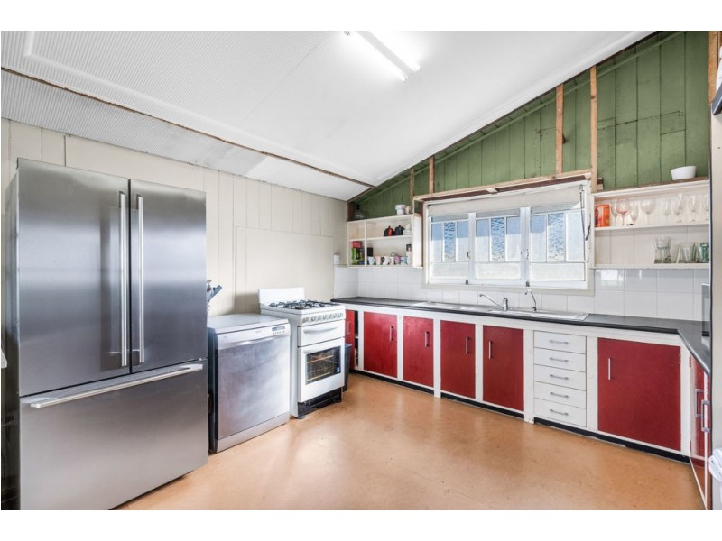 86 Walnut Street, Wynnum QLD 4178
