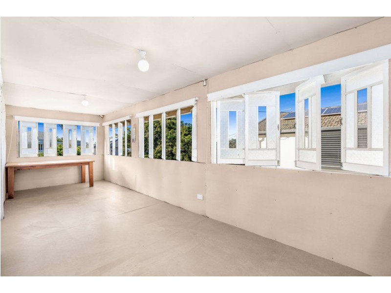 86 Walnut Street, Wynnum QLD 4178