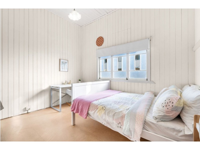 86 Walnut Street, Wynnum QLD 4178