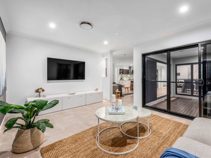 14 Darling Terrace, Wakerley QLD 4154