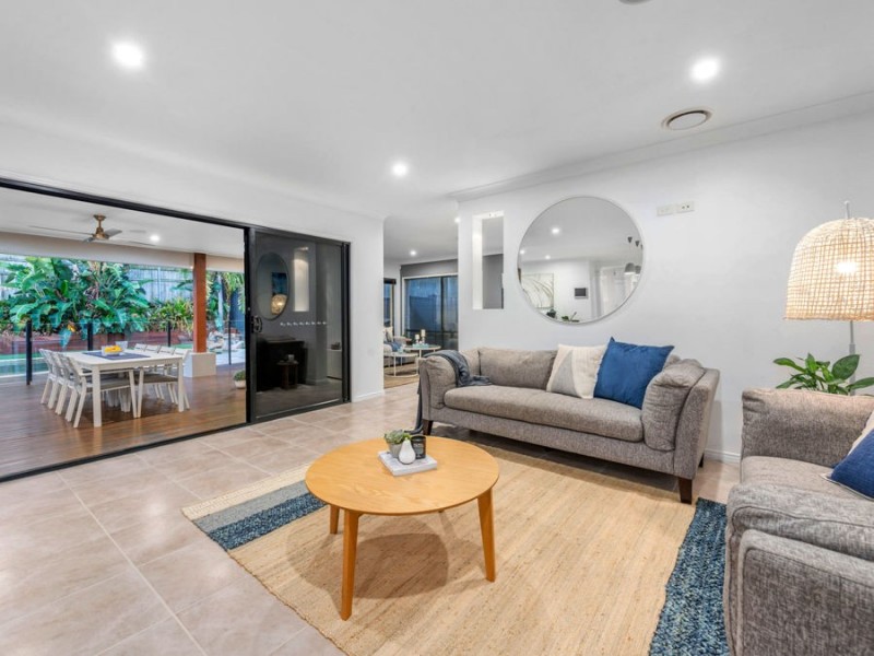 14 Darling Terrace, Wakerley QLD 4154