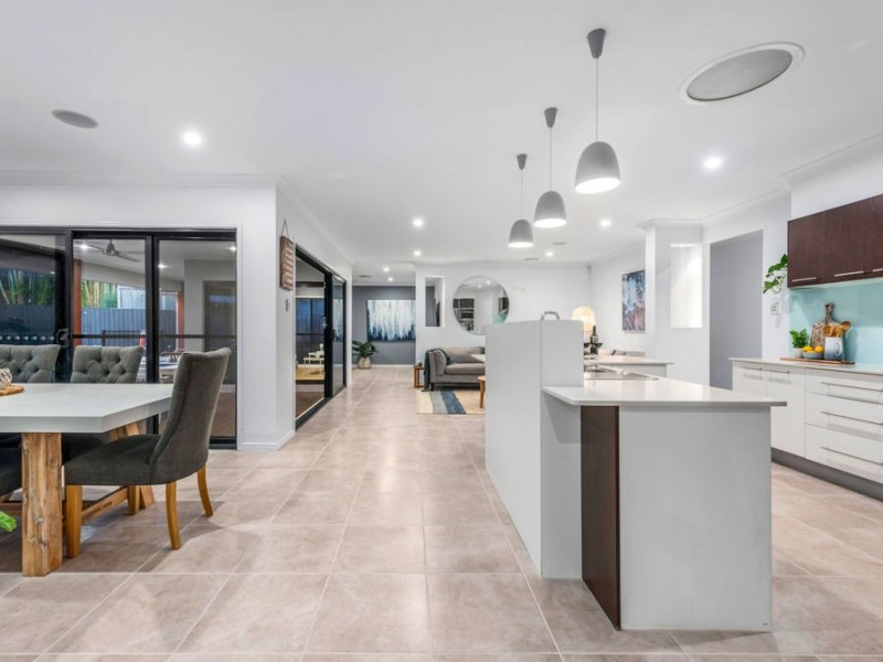 14 Darling Terrace, Wakerley QLD 4154