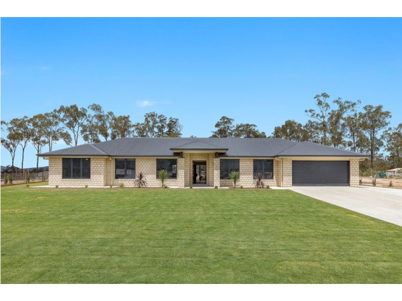 7 Silverton Place, Kensington Grove QLD 4341