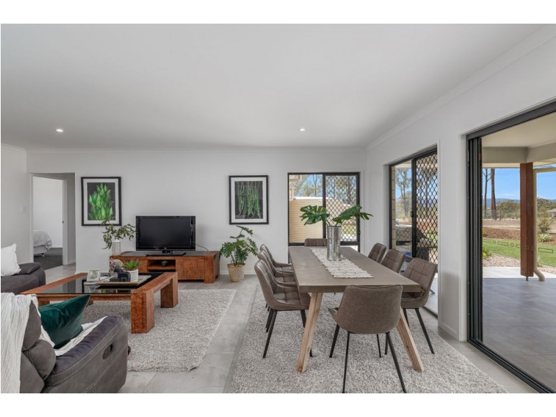 7 Silverton Place, Kensington Grove QLD 4341