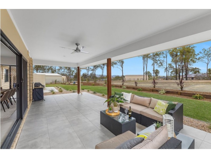 7 Silverton Place, Kensington Grove QLD 4341