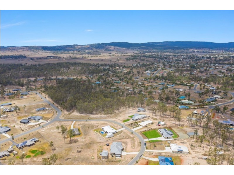 7 Silverton Place, Kensington Grove QLD 4341