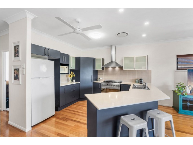27 Davidson Street, Wynnum QLD 4178