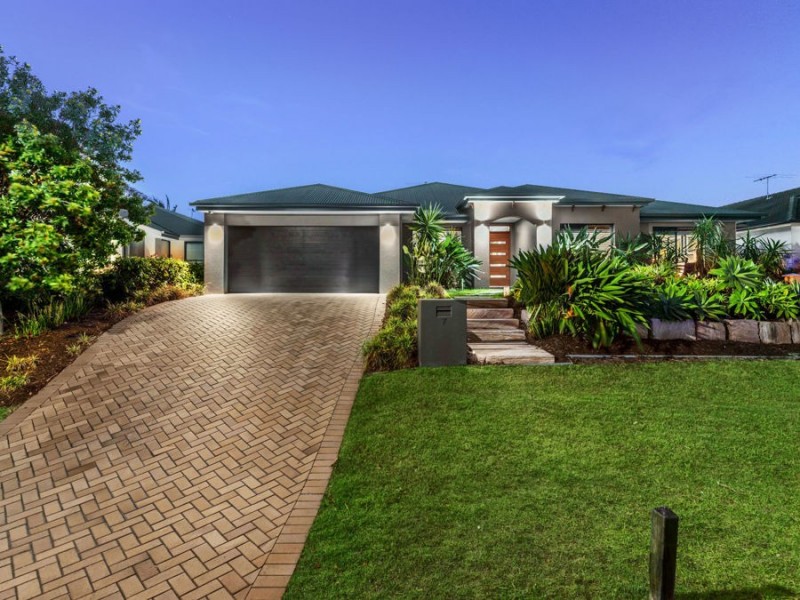 7 Rowland Avenue, Wakerley QLD 4154