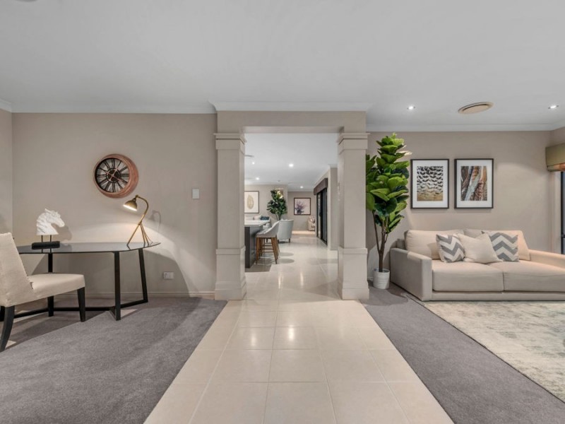 7 Rowland Avenue, Wakerley QLD 4154